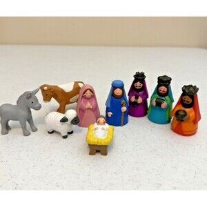 Complete VTG Avon 1993 Child's My First Christmas Story Nativity 9 Piece Set